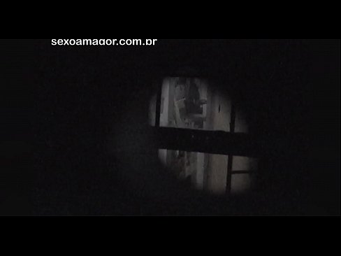 ❤️ Sarışın, içi boş tuğlaların arkasına gizlenmiş bir mahalle röntgencisi tarafından gizlice videoya alınır ❤️ Süper seks bize %tr.dewporn.ru ❌❤